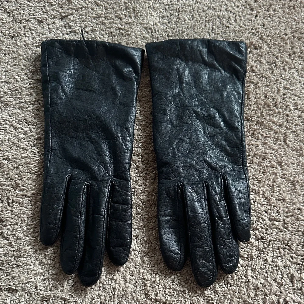 VTG Black Leather Gloves